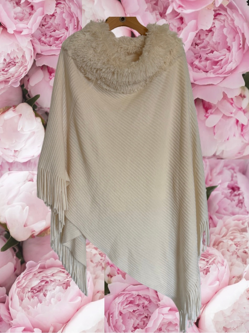 Cream Knit Poncho Faux Fur Collar Fringe Women’s OSFM